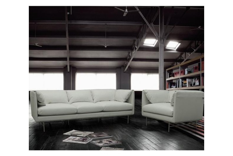 金屬細框腳寬靠墊沙發